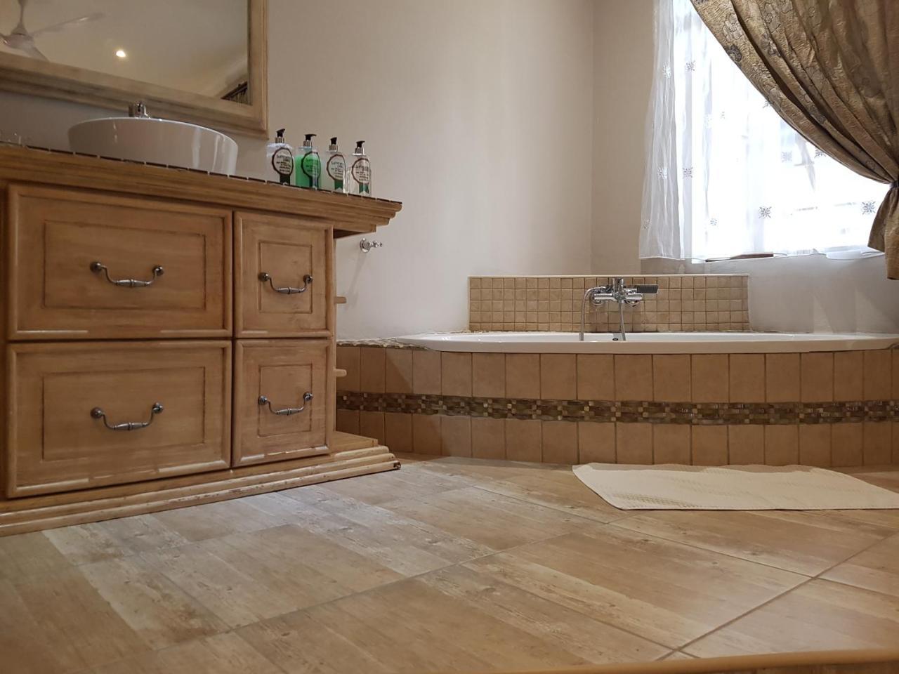Summerset Place Country House Бела Бела Стая снимка